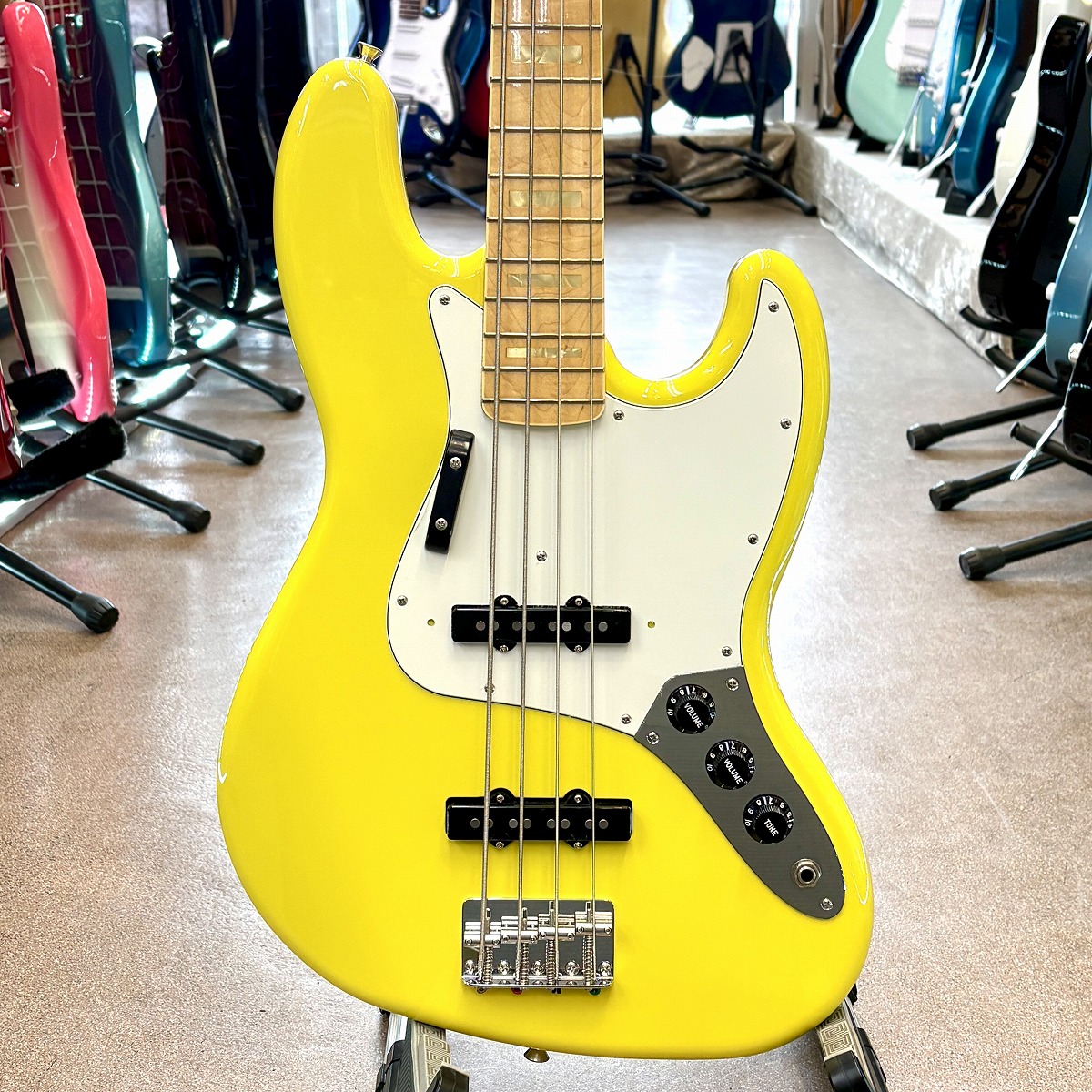 Limited International Color Jazz Bass　2022年製【フェンダー,ジャズベース】