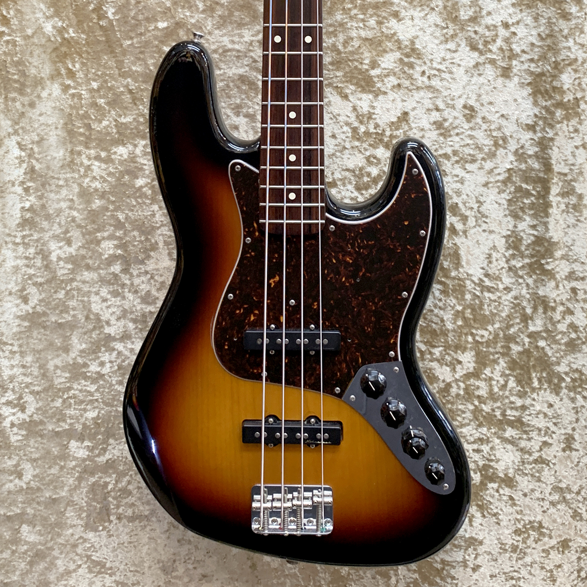 Deluxe Active Jazz Bass