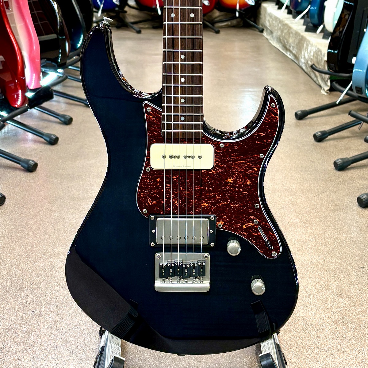 Pacifica 611HFM【パシフィカ,ストラトキャスター】