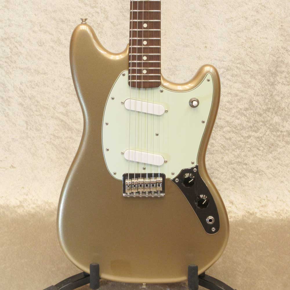Player Mustang